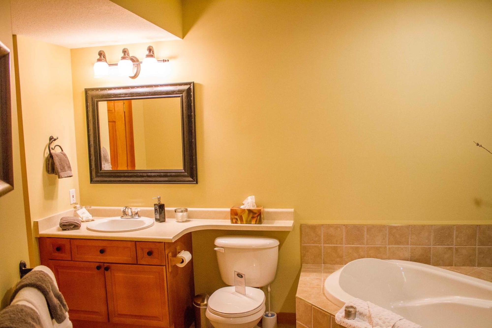 Tranquility Bay Waterfront Inn سيتشيلت الغرفة الصورة