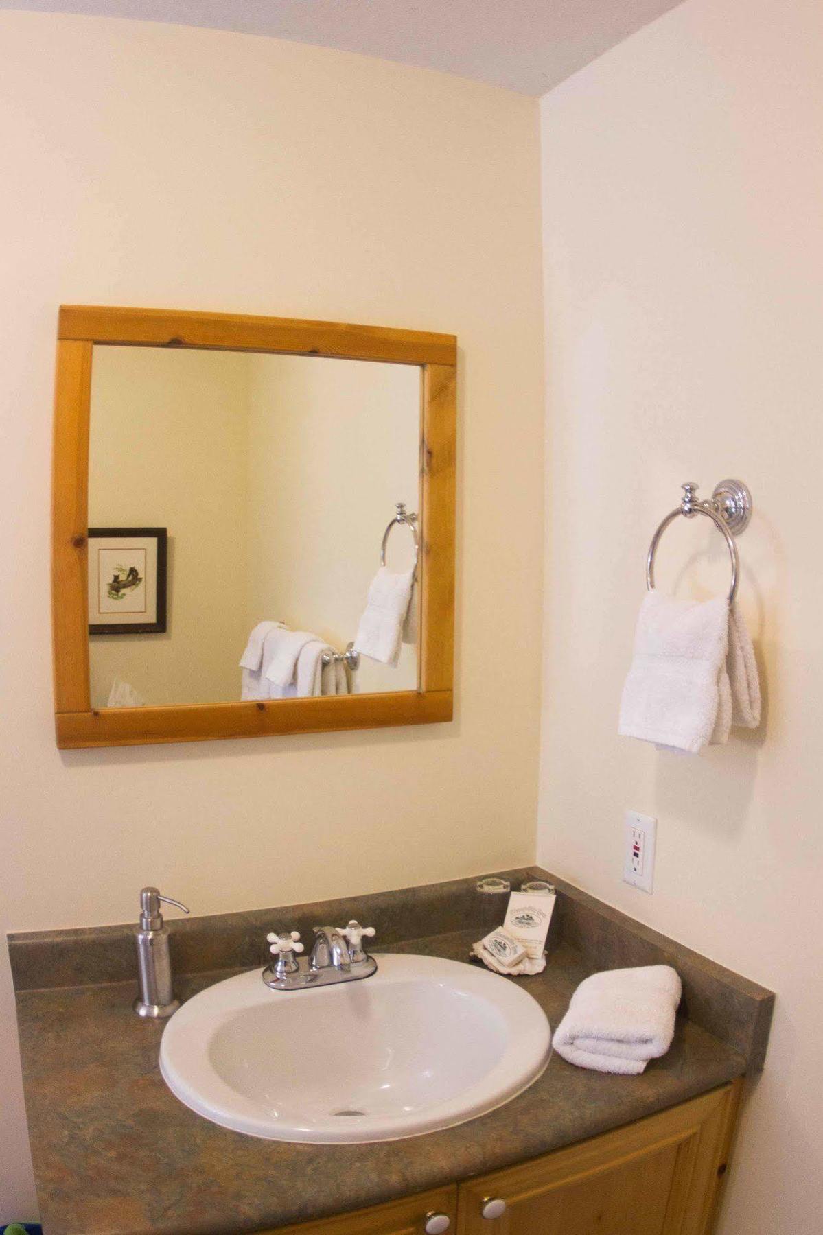 Tranquility Bay Waterfront Inn سيتشيلت المظهر الخارجي الصورة